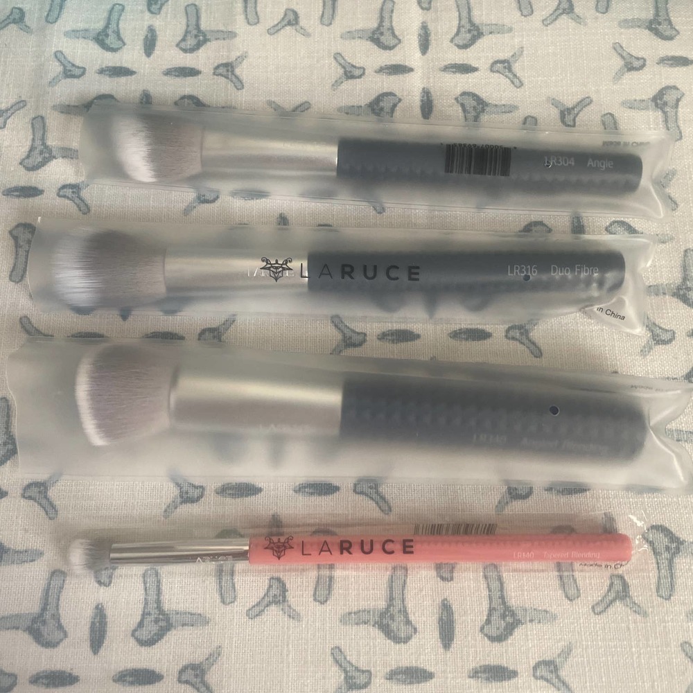 Laruce Brushes Bundle of 4
